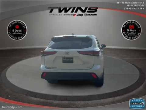 More photos of 2020 Toyota Highlander L at Twins Chrysler Dodge Jeep Ram, MI