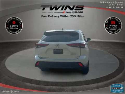 More photos of 2020 Toyota Highlander L at Twins Chrysler Dodge Jeep Ram, MI