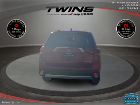 More photos of 2017 Mitsubishi Outlander SE at Twins Chrysler Dodge Jeep Ram, MI