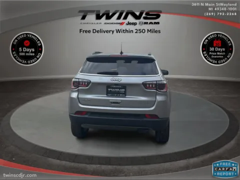 More photos of 2022 Jeep Compass Limited at Twins Chrysler Dodge Jeep Ram, MI