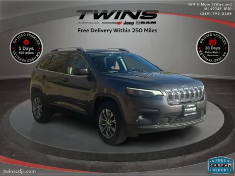 Gray 2019 Jeep Cherokee Latitude Plus for sale in Wayland, MI