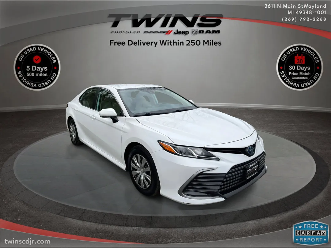 White 2022 Toyota Camry Hybrid LE for sale in Wayland, MI