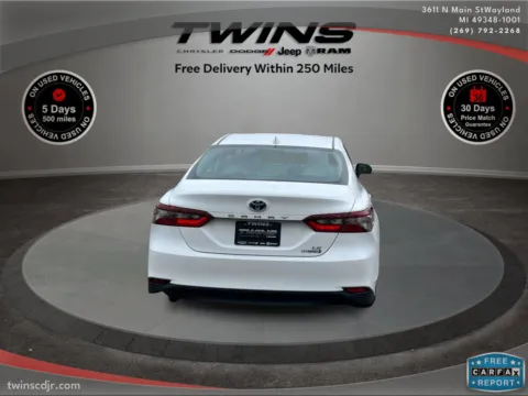 More photos of 2022 Toyota Camry Hybrid LE at Twins Chrysler Dodge Jeep Ram, MI