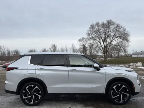 Photos of 2022 Mitsubishi Outlander ES for sale in Wayland, MI at Twins Chrysler Dodge Jeep Ram