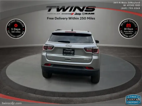 More photos of 2022 Jeep Compass Latitude at Twins Chrysler Dodge Jeep Ram, MI
