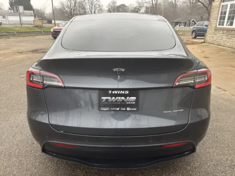 More photos of 2021 Tesla Model Y Long Range at Twins Chrysler Dodge Jeep Ram, MI