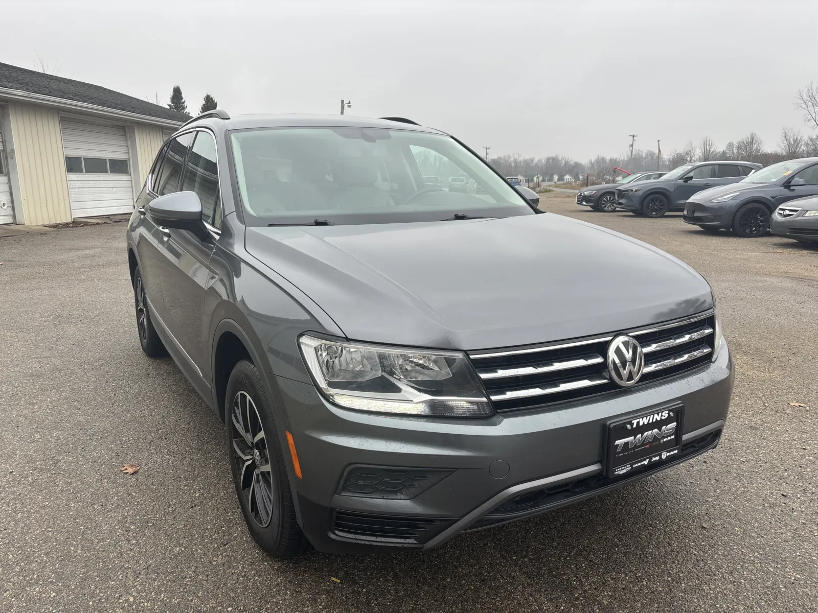 2021 Volkswagen Tiguan SE's photo