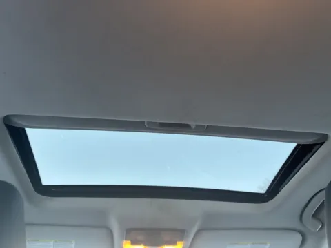 More photos of 2019 Nissan Altima 2.5 Platinum at Twins Chrysler Dodge Jeep Ram, MI