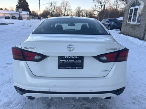 More photos of 2019 Nissan Altima 2.5 Platinum at Twins Chrysler Dodge Jeep Ram, MI