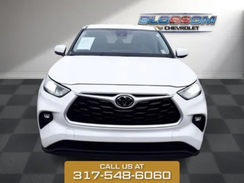 White 2021 Toyota Highlander LE for sale in Indianapolis, IN