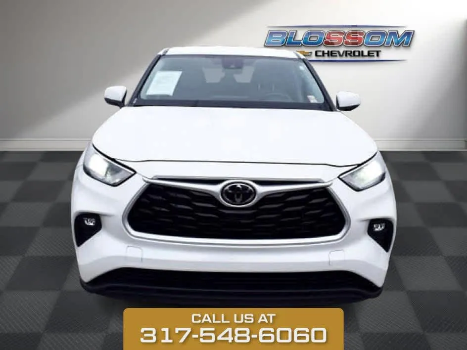 White 2021 Toyota Highlander LE for sale in Indianapolis, IN