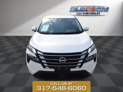 White 2024 Nissan Rogue SV for sale in Indianapolis, IN