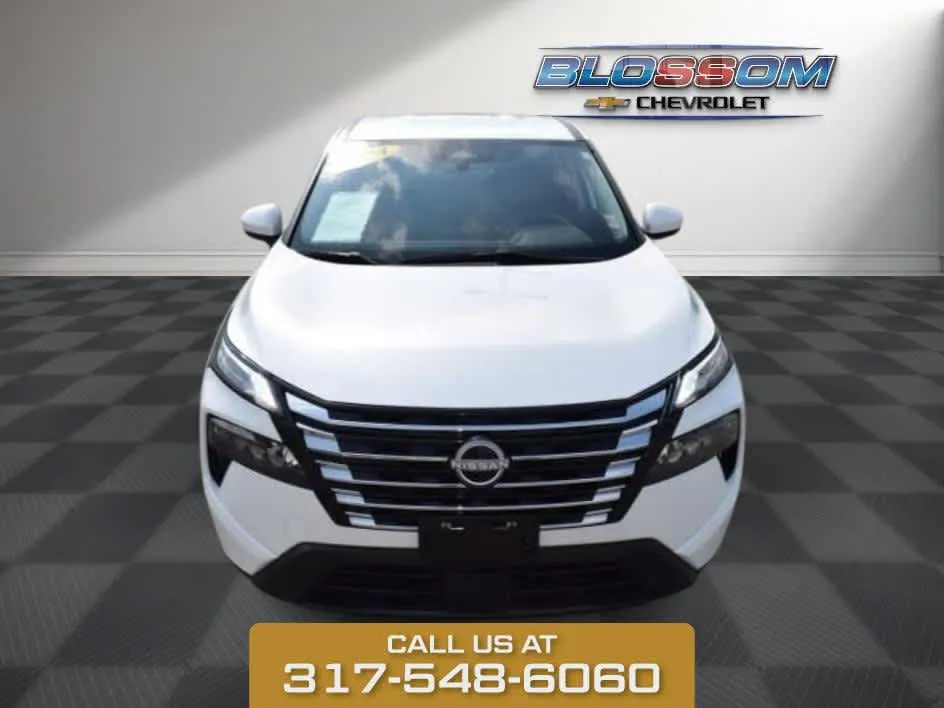 White 2024 Nissan Rogue SV for sale in Indianapolis, IN