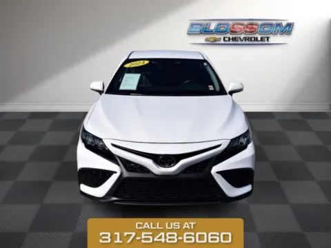 White 2024 Toyota Camry SE for sale in Indianapolis, IN