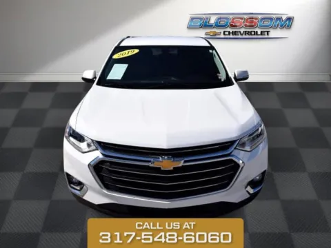 White 2019 Chevrolet Traverse LT Cloth for sale in Indianapolis, IN