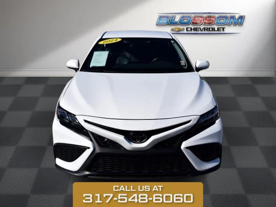 White 2024 Toyota Camry SE for sale in Indianapolis, IN