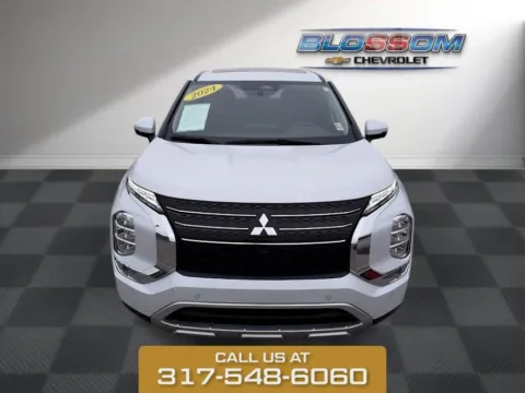 White 2024 Mitsubishi Outlander SE for sale in Indianapolis, IN