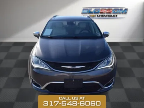 Gray 2019 Chrysler Pacifica Limited for sale in Indianapolis, IN