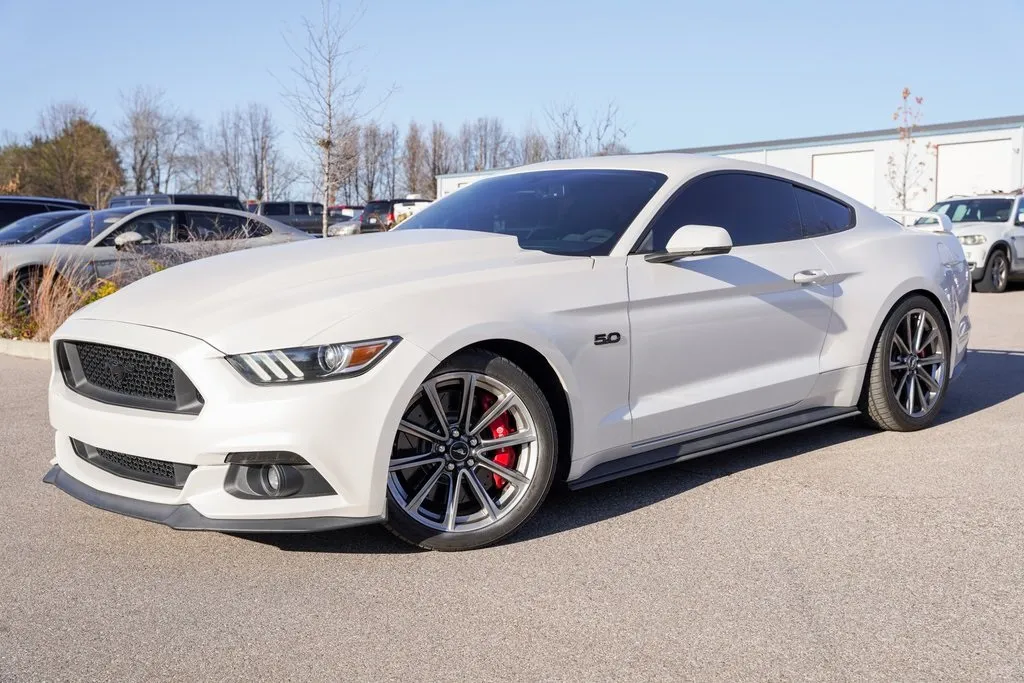 2017 Ford Mustang GT Premium photo 2