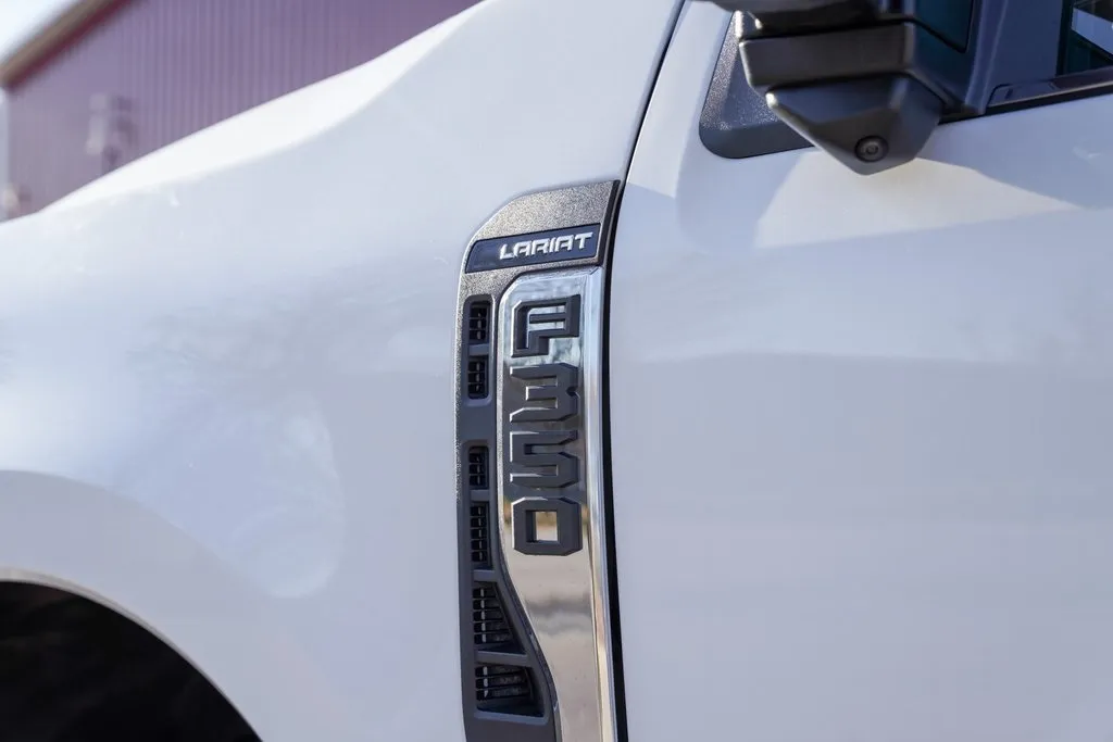 2023 Ford F-350 photo 3