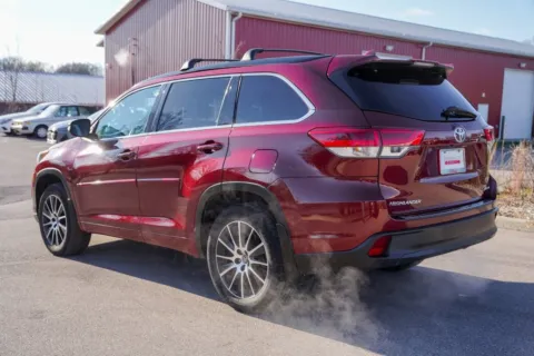 More photos of 2017 Toyota Highlander SE at Foreign Auto Connect, IN