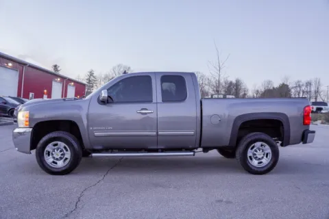 More photos of 2009 Chevrolet Silverado 2500HD LTZ at Foreign Auto Connect, IN