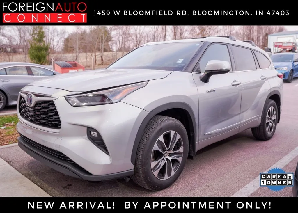 Silver 2021 Toyota Highlander Hybrid XLE for sale in Bloomington, IN