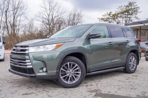 Photos of 2019 Toyota Highlander XLE for sale in Bloomington, IN at Foreign Auto Connect