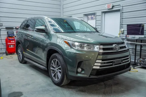 Photos of 2019 Toyota Highlander XLE for sale in Bloomington, IN at Foreign Auto Connect