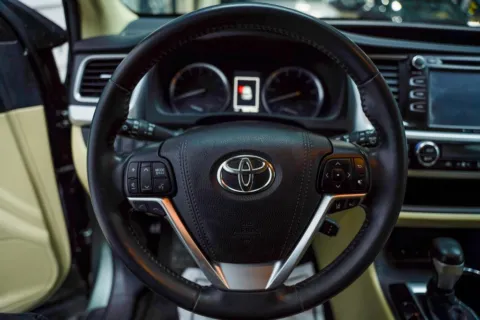 More photos of 2019 Toyota Highlander XLE at Foreign Auto Connect, IN