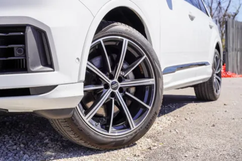 More photos of 2022 Audi Q7 55 Premium Plus at Foreign Auto Connect, IN