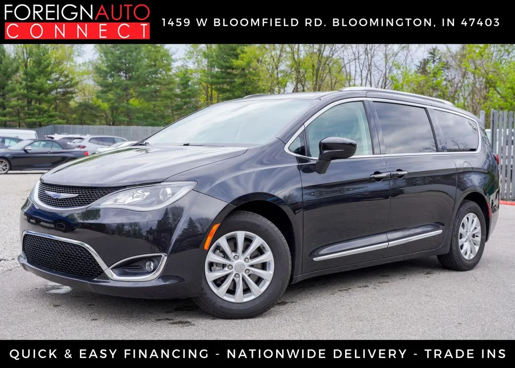 Black 2018 Chrysler Pacifica Touring L Plus for sale in Bloomington, IN