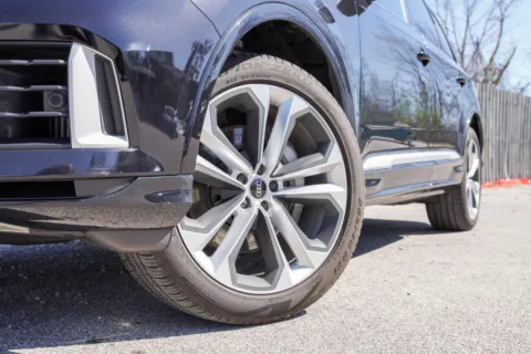 More photos of 2021 Audi Q7 55 Premium Plus at Foreign Auto Connect, IN