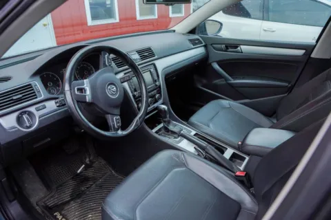 More photos of 2012 Volkswagen Passat 2.5 SE at Foreign Auto Connect, IN