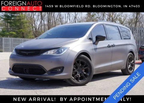 Silver 2017 Chrysler Pacifica Touring L Plus for sale in Bloomington, IN