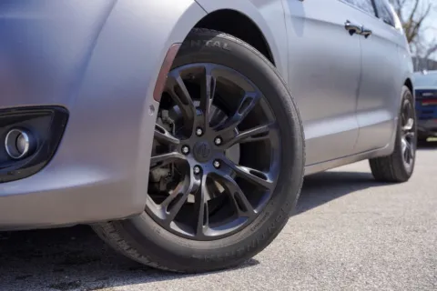 More photos of 2017 Chrysler Pacifica Touring L Plus at Foreign Auto Connect, IN