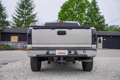 More photos of 2006 Chevrolet Silverado 1500 LT at Foreign Auto Connect, IN