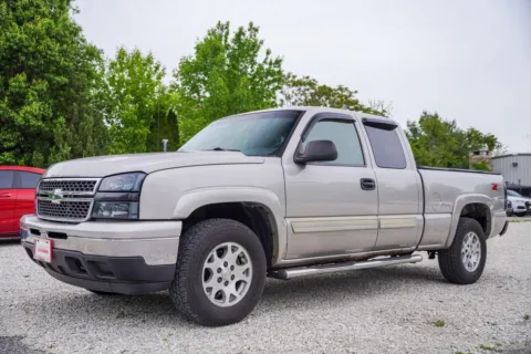 Photos of 2006 Chevrolet Silverado 1500 LT for sale in Bloomington, IN at Foreign Auto Connect