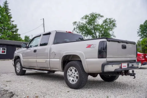 More photos of 2006 Chevrolet Silverado 1500 LT at Foreign Auto Connect, IN