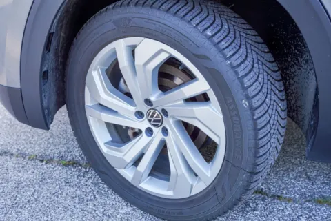 More photos of 2021 Volkswagen Atlas Cross Sport 2.0T SEL at Foreign Auto Connect, IN