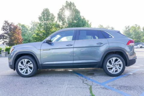 More photos of 2021 Volkswagen Atlas Cross Sport 2.0T SEL at Foreign Auto Connect, IN