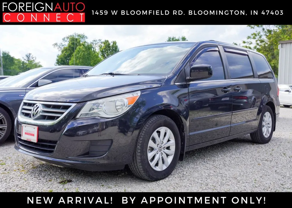 2013 Volkswagen Routan SE w/RSE's photo