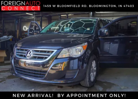 Black 2013 Volkswagen Routan SE for sale in Bloomington, IN
