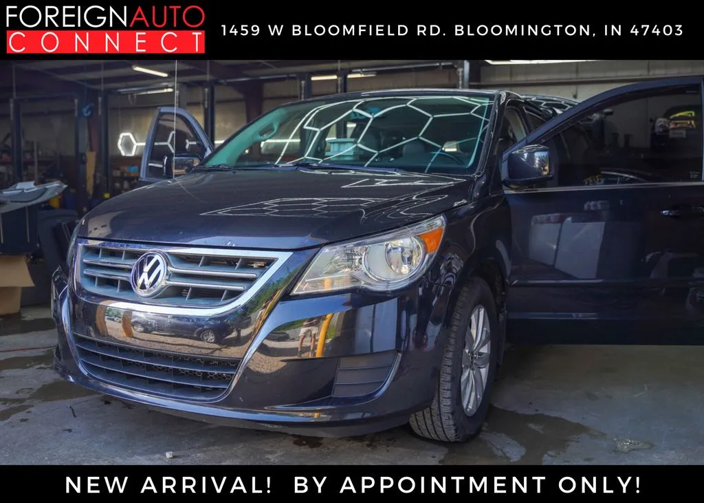 Black 2013 Volkswagen Routan SE for sale in Bloomington, IN