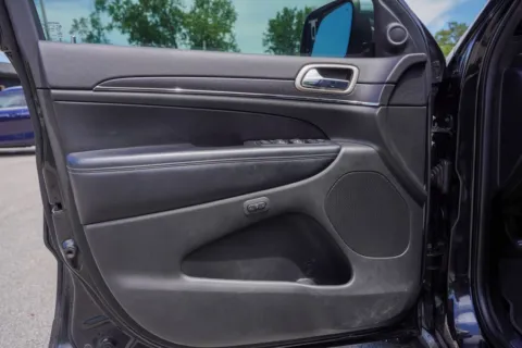 More photos of 2016 Jeep Grand Cherokee Limited at Foreign Auto Connect, IN