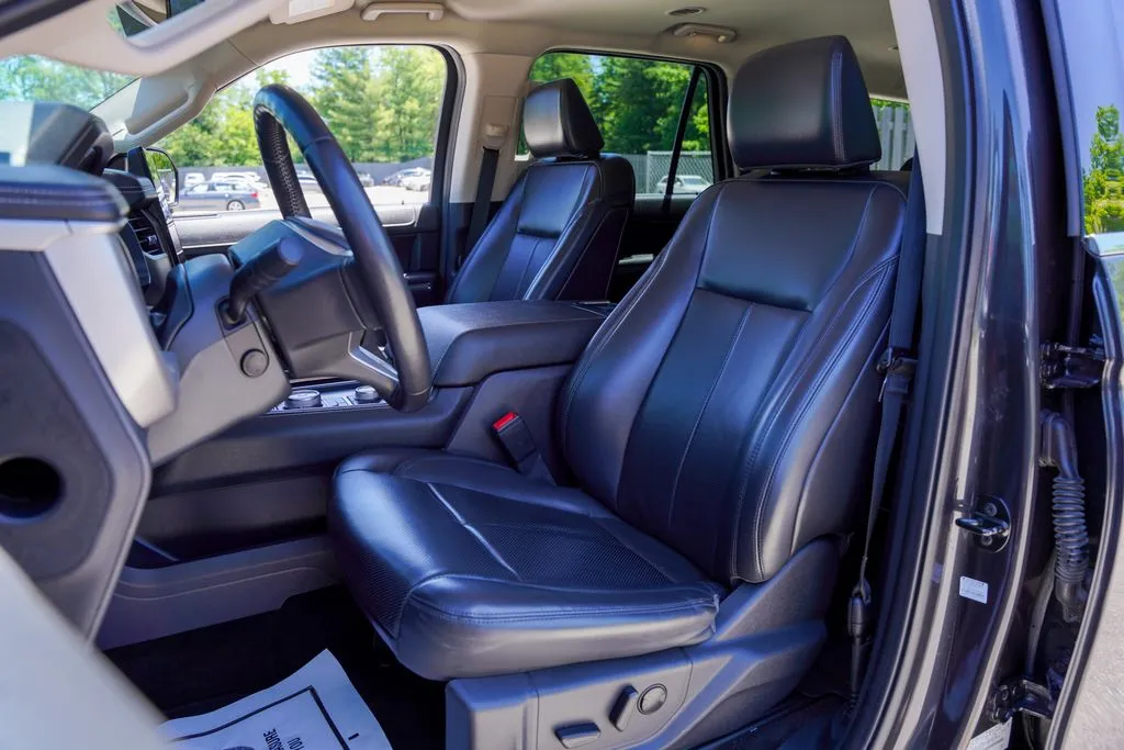 2022 Ford Expedition XLT - Photo 16