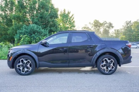 More photos of 2023 Hyundai Santa Cruz Limited at Foreign Auto Connect, IN