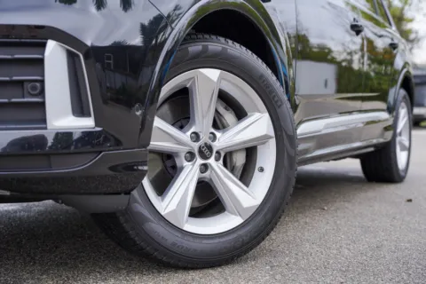 More photos of 2024 Audi Q7 45 Premium Plus at Foreign Auto Connect, IN