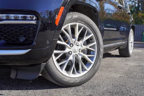 More photos of 2023 Jeep Grand Cherokee Summit at Foreign Auto Connect, IN