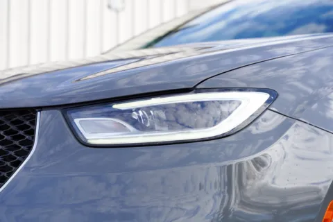More photos of 2022 Chrysler Pacifica Limited at Foreign Auto Connect, IN